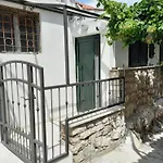 Konukevi Downtown Modern Split