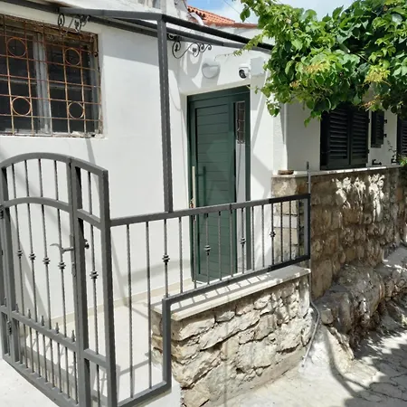 Guest house Downtown Modern Split