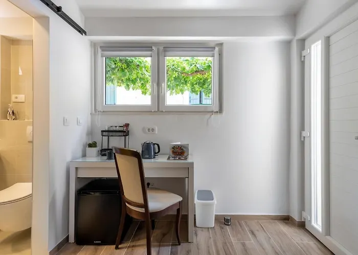 Downtown Modern * Split