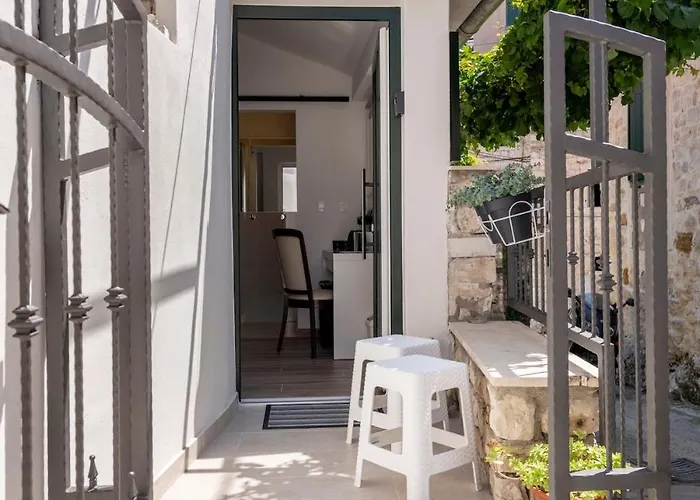 Downtown Modern Split